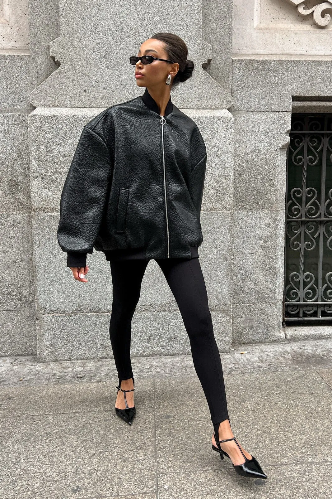 BOMBER PRETO OVERSIZED COM TEXTURA