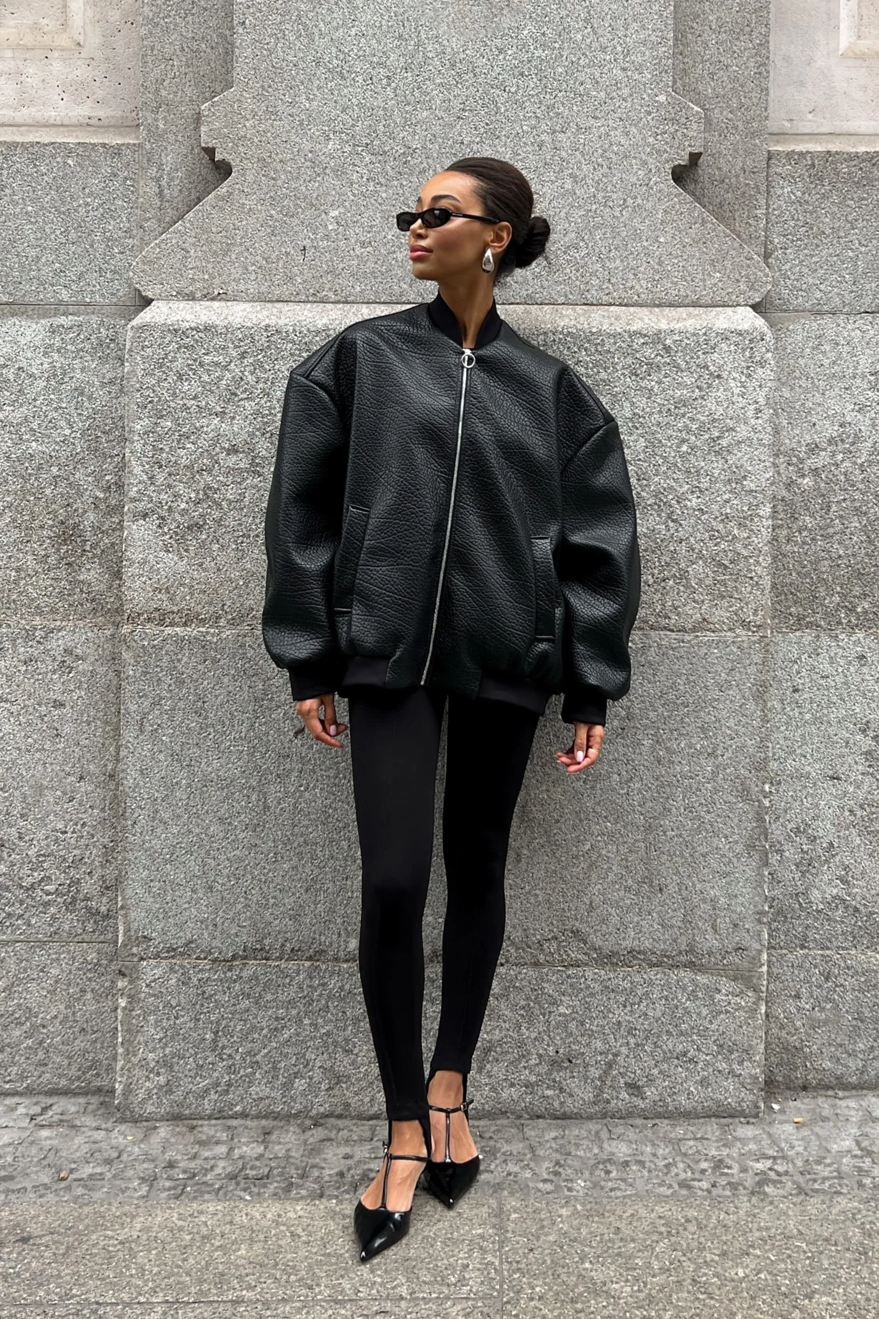 BOMBER PRETO OVERSIZED COM TEXTURA