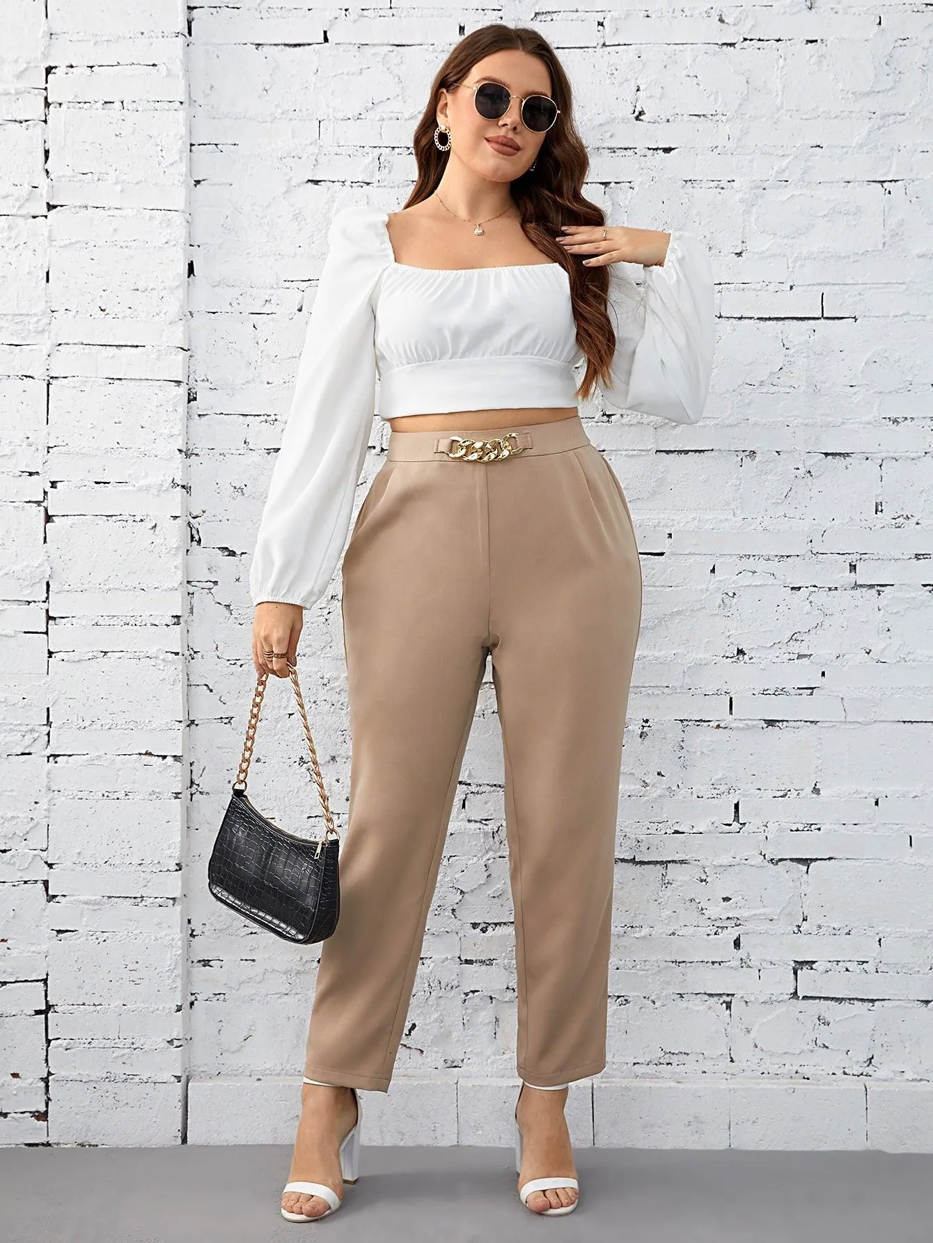 Calça Com Detalhe de Corrente Femina Plus Size - Ariel