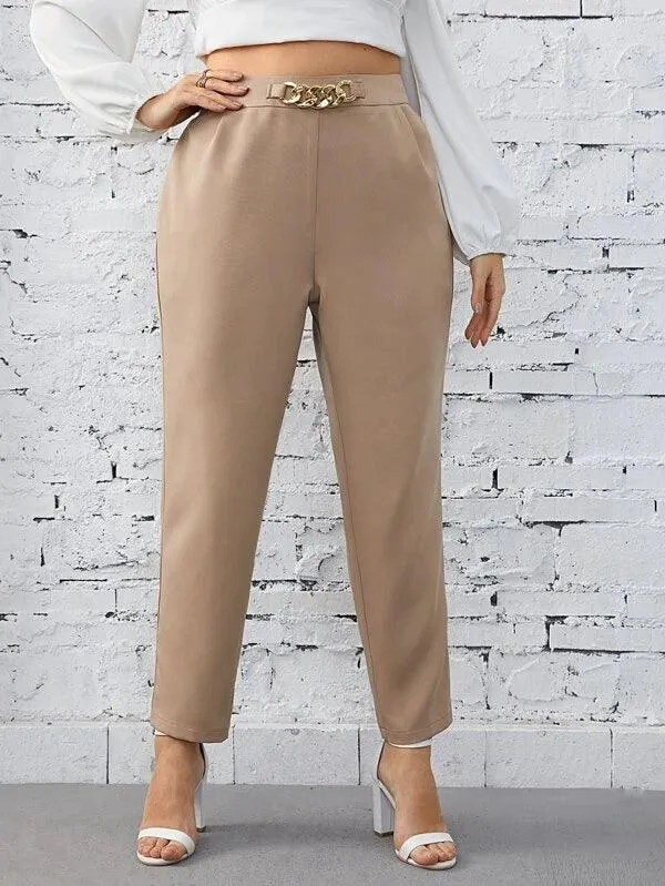 Calça Com Detalhe de Corrente Femina Plus Size - Ariel