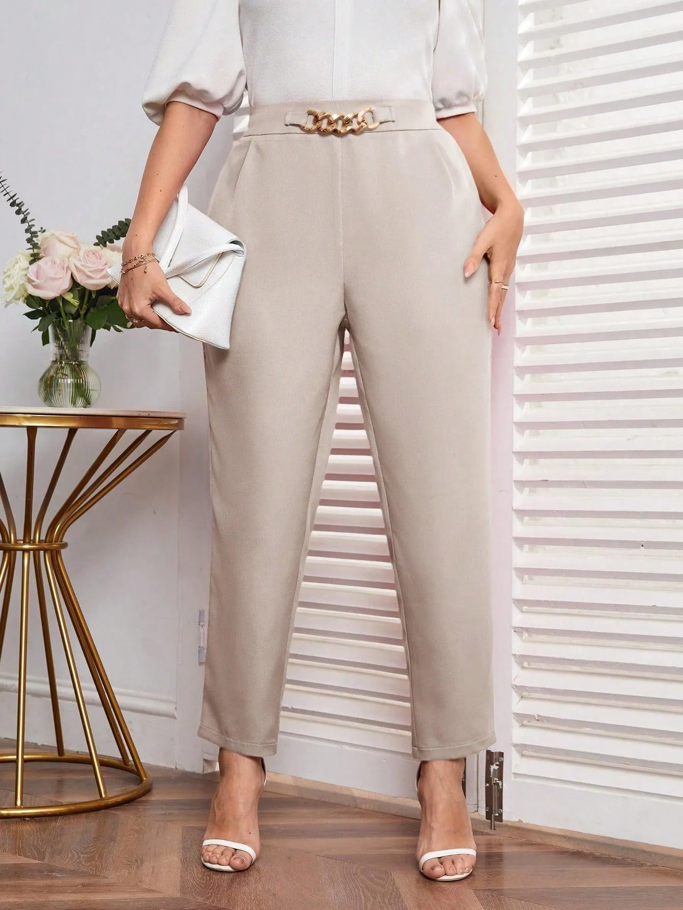 Calça Com Detalhe de Corrente Femina Plus Size - Ariel