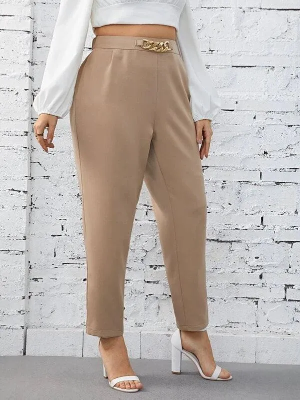 Calça Com Detalhe de Corrente Femina Plus Size - Ariel