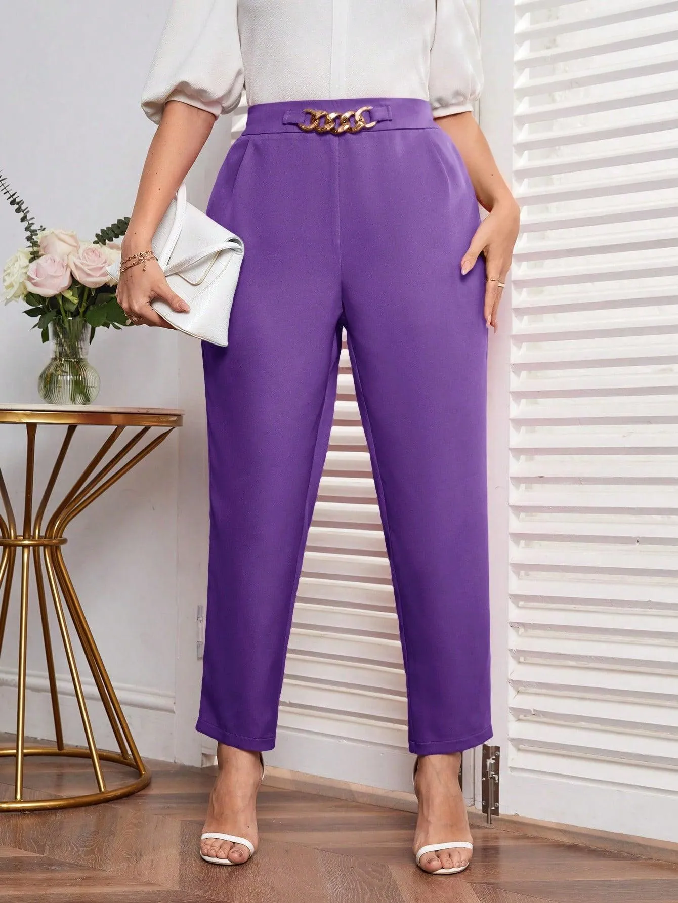 Calça Com Detalhe de Corrente Femina Plus Size - Ariel